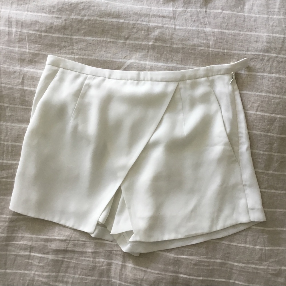 Aritzia Babaton Skort, off-white, size 8